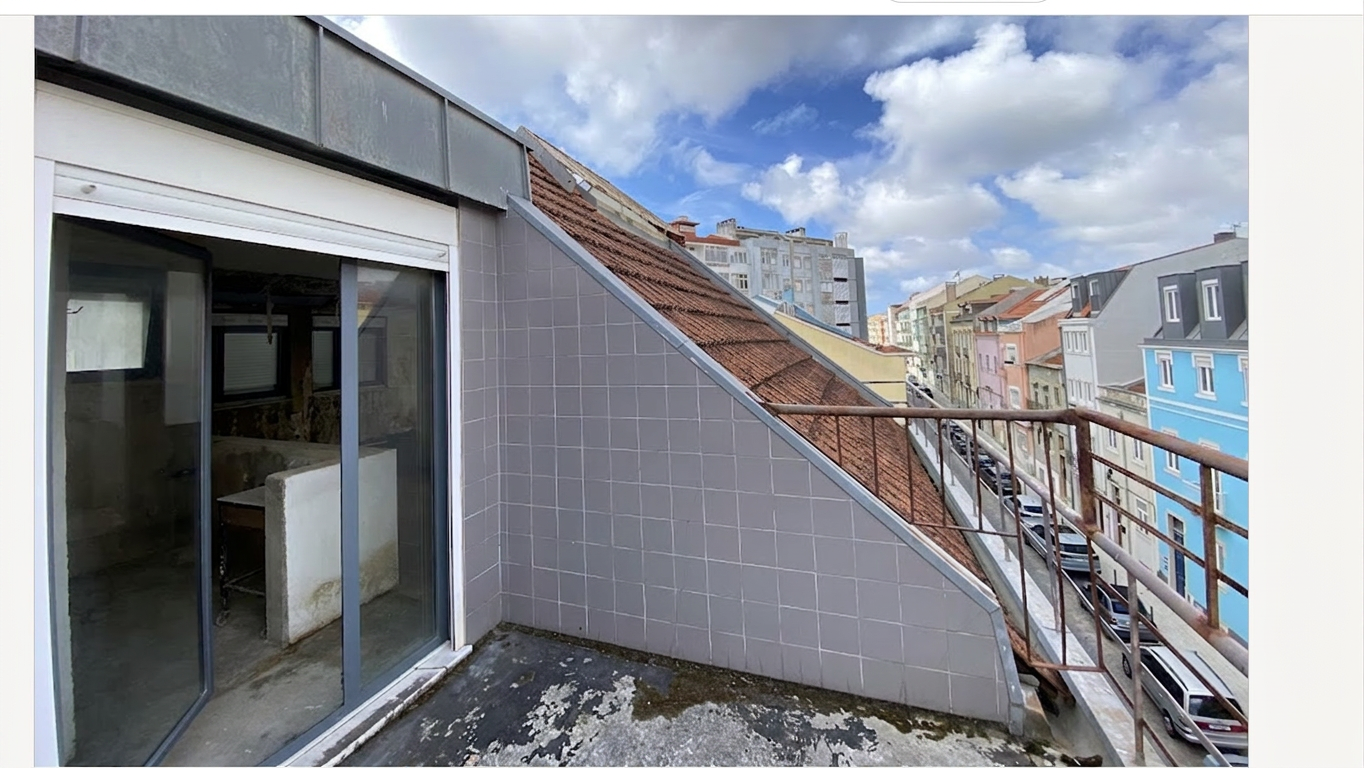 Terraço do Piso 3 com vista sobre Campolide