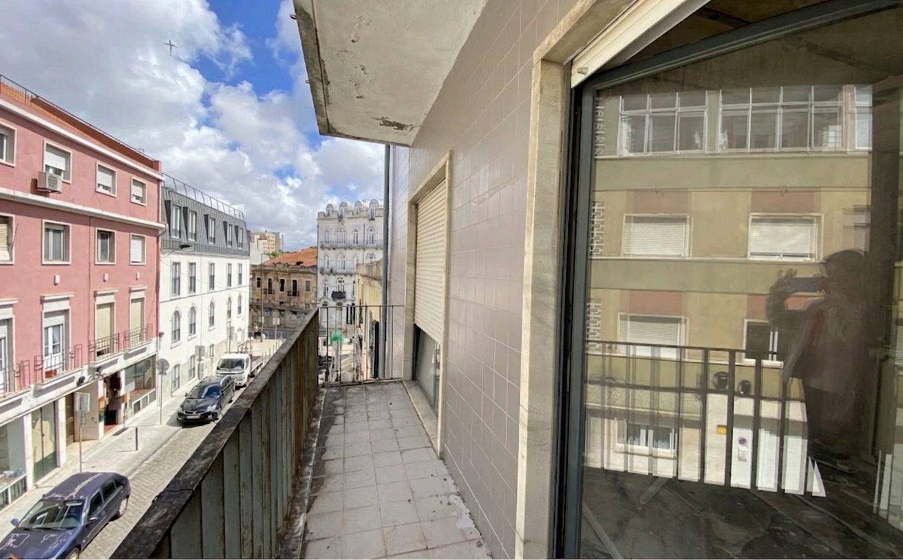 Vista da varanda sobre a rua